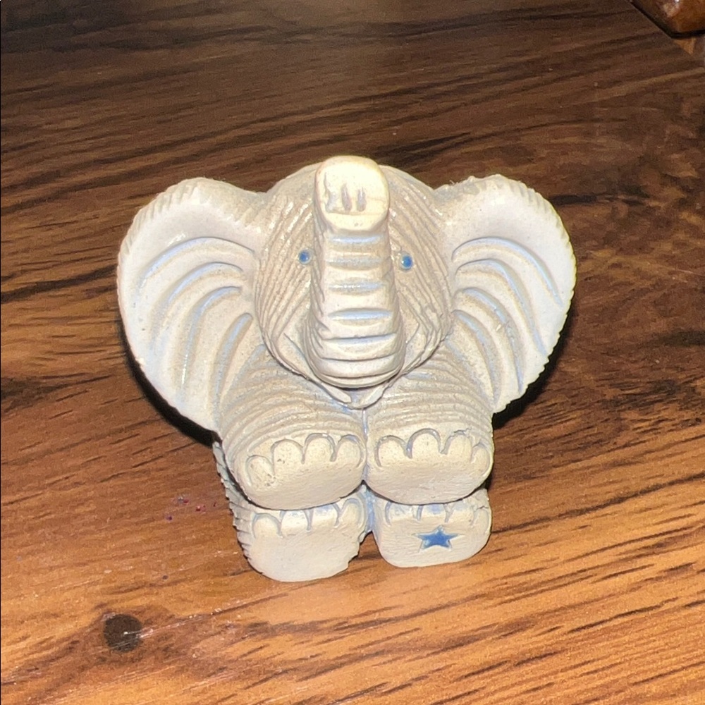 vintage Artesania Rinconada elephant figurine